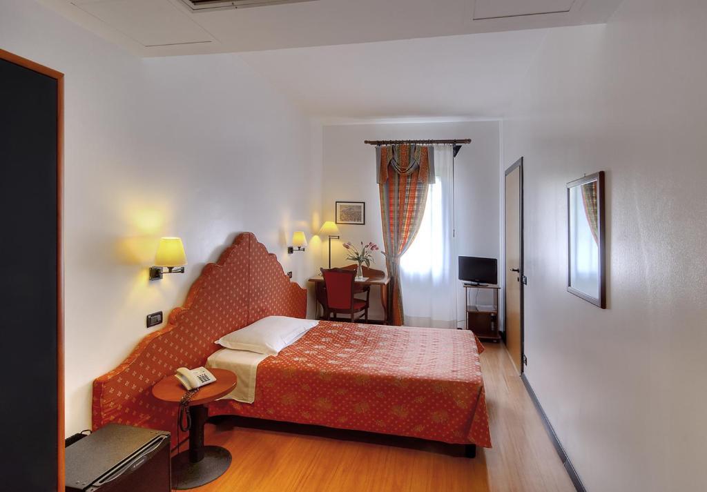 קסטל מג'ורה Antica Locanda Il Sole חדר תמונה