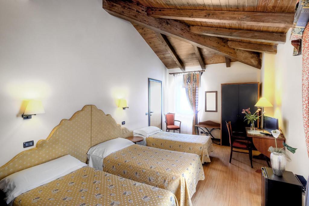 קסטל מג'ורה Antica Locanda Il Sole חדר תמונה